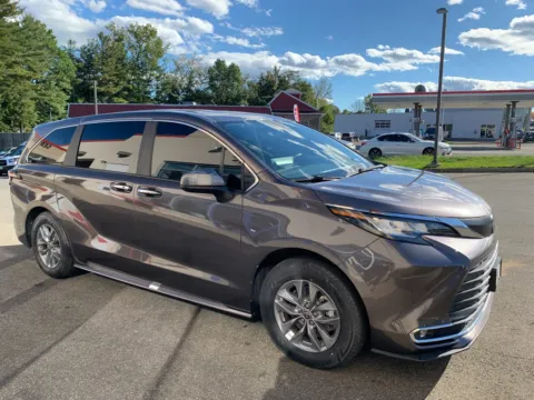 More photos of 2022 Toyota Sienna XLE at Star Auto Sales, CT