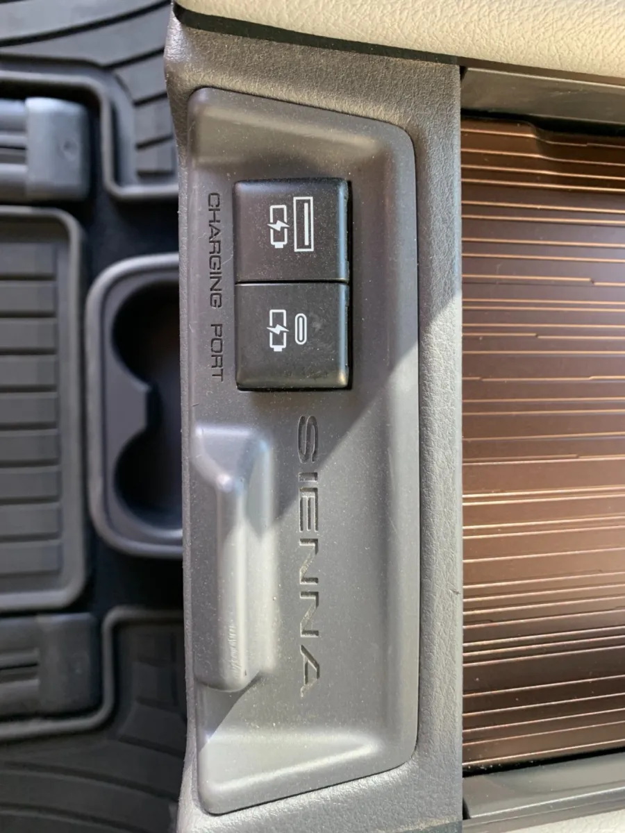 Toyota Sienna photo 33