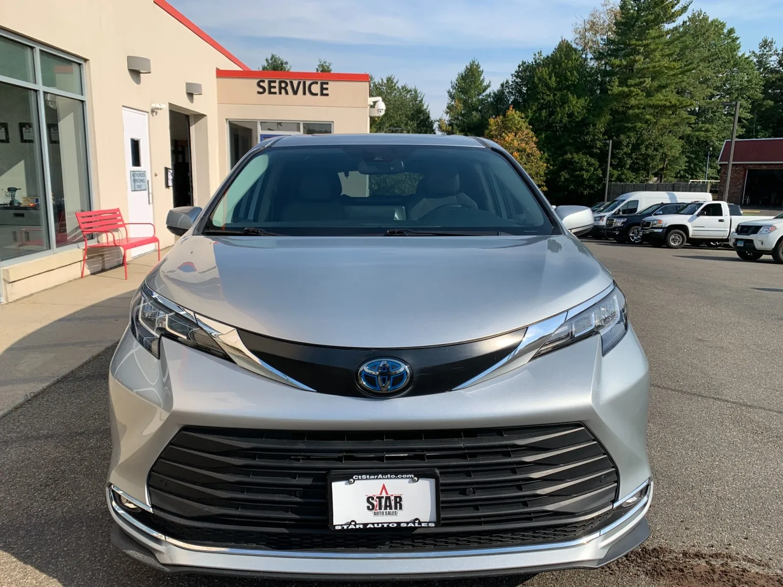Toyota Sienna photo 2