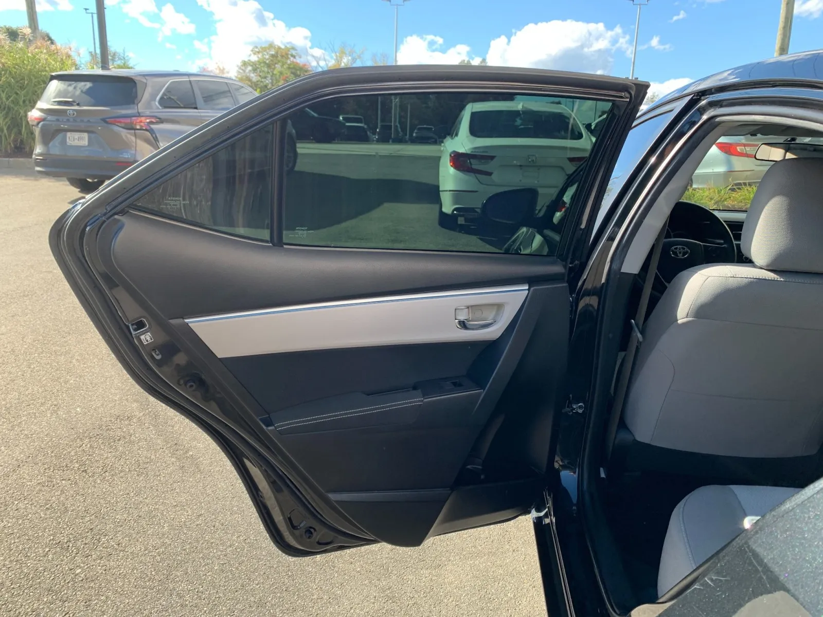 2016 Toyota Corolla LE - Photo 22