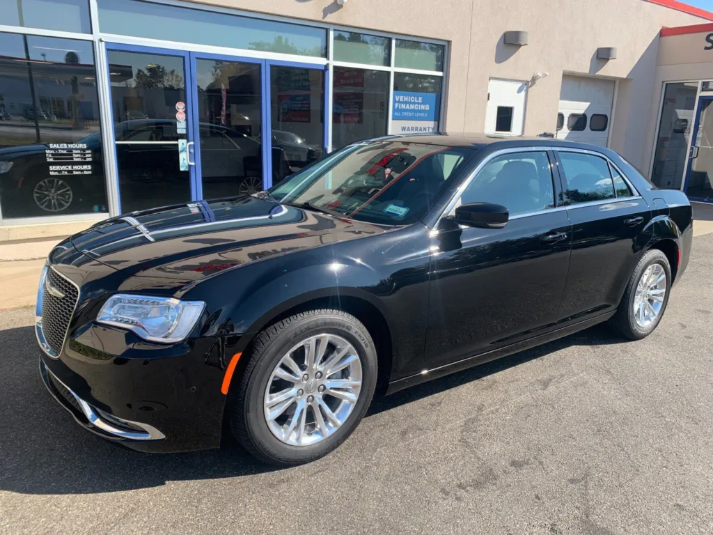 2021 Chrysler 300 Touring L for sale in Meriden, CT