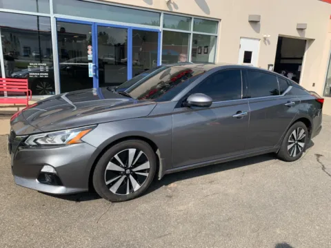 Gray 2019 Nissan Altima 2.5 SV for sale in Meriden, CT