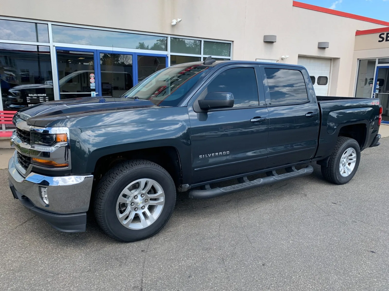 Gray 2018 Chevrolet Silverado 1500 LT for sale in Meriden, CT