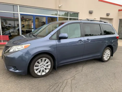 Blue 2015 Toyota Sienna LE for sale in Meriden, CT
