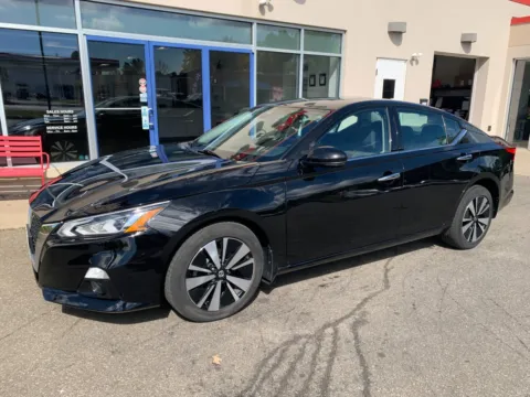 Black 2020 Nissan Altima 2.5 SV for sale in Meriden, CT