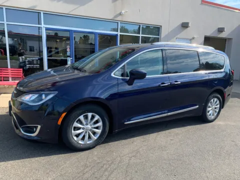 Blue 2018 Chrysler Pacifica Touring L for sale in Meriden, CT