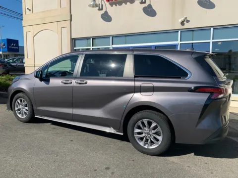 More photos of 2022 Toyota Sienna LE at Star Auto Sales, CT