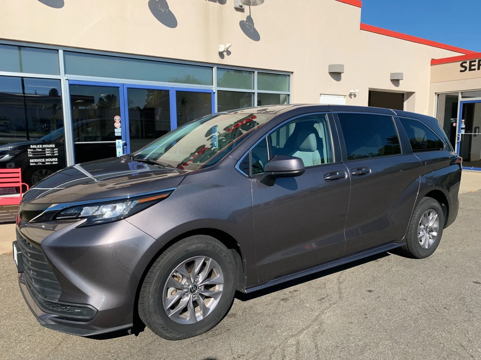 Gray 2022 Toyota Sienna LE for sale in Meriden, CT