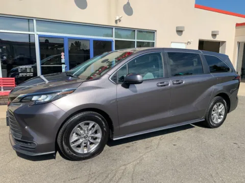 Gray 2022 Toyota Sienna LE for sale in Meriden, CT