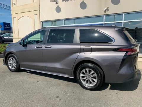 More photos of 2022 Toyota Sienna LE at Star Auto Sales, CT