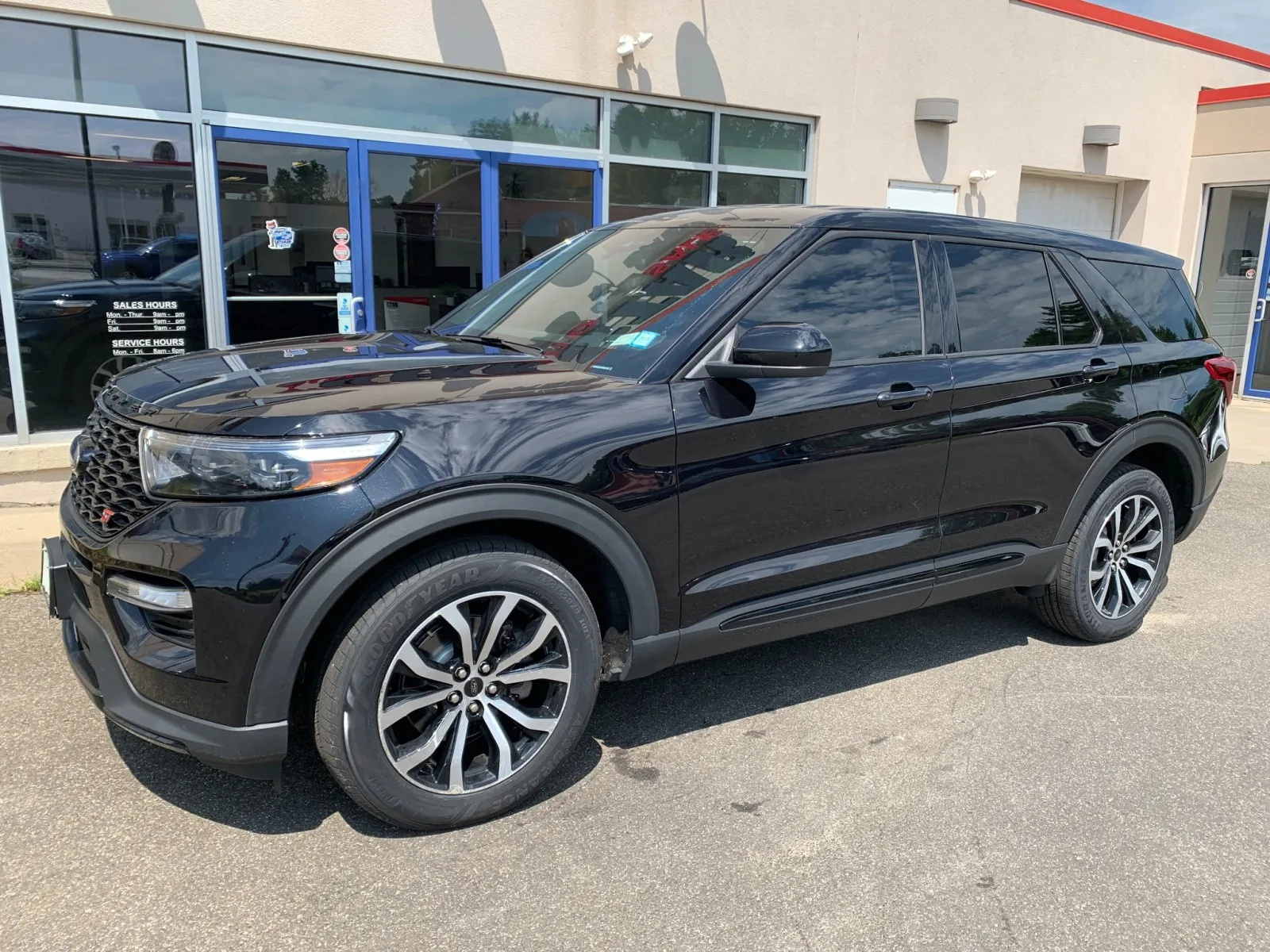 Black 2022 Ford Explorer ST for sale in Meriden, CT