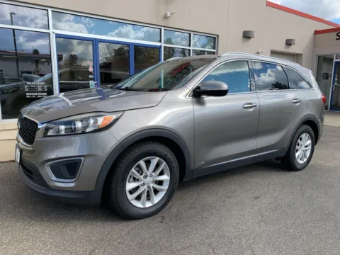 Silver 2017 Kia Sorento LX for sale in Meriden, CT