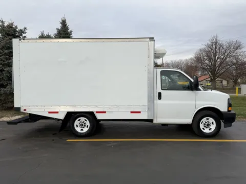 White 2019 GMC 3500 12ft Box Truck for sale in Crystal Lake, IL