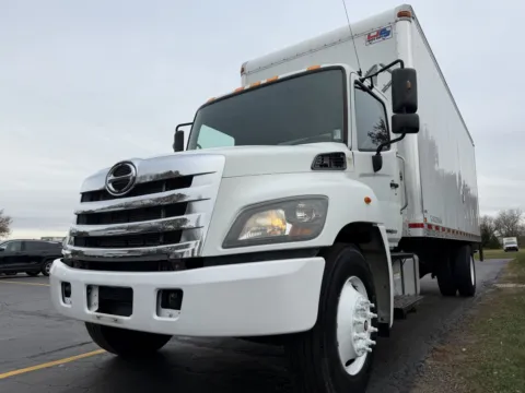 More photos of 2019 Hino 268 24ft Box Truck at Signature Truck Center, IL