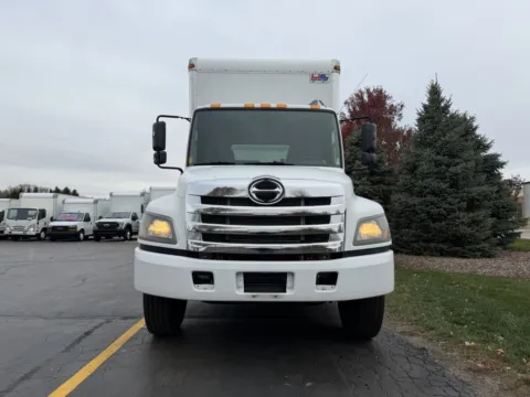 More photos of 2019 Hino 268 24ft Box Truck at Signature Truck Center, IL