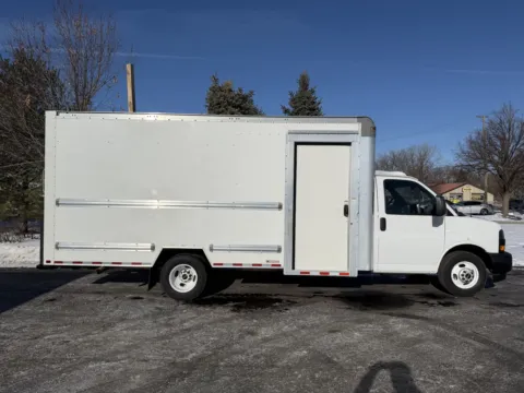 White 2022 GMC 3500 16ft Box Truck with Side Door for sale in Crystal Lake, IL