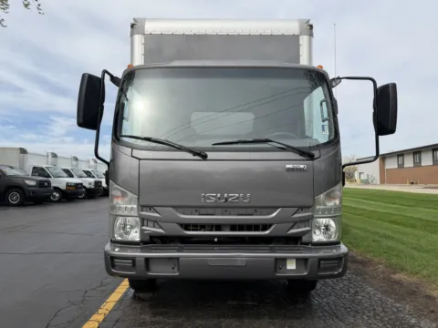 More photos of 2019 Isuzu NRR 22ft Box Truck at Signature Truck Center, IL