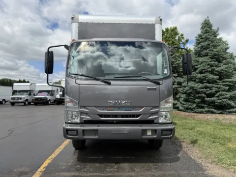 More photos of 2019 Isuzu NRR 22ft Box Truck at Signature Truck Center, IL