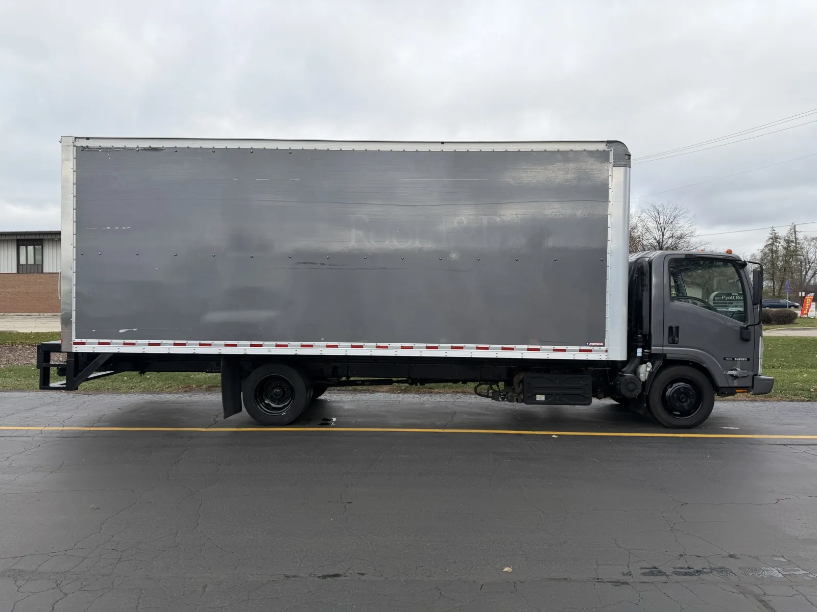 2019 Isuzu NRR 22ft Box Truck