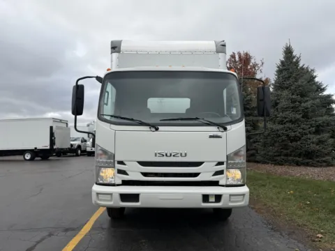 More photos of 2019 Isuzu NPR 16ft Box Truck with Lift Gate at Signature Truck Center, IL
