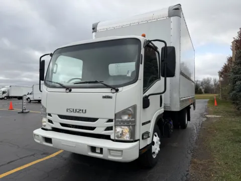 More photos of 2019 Isuzu NPR 16ft Box Truck with Lift Gate at Signature Truck Center, IL