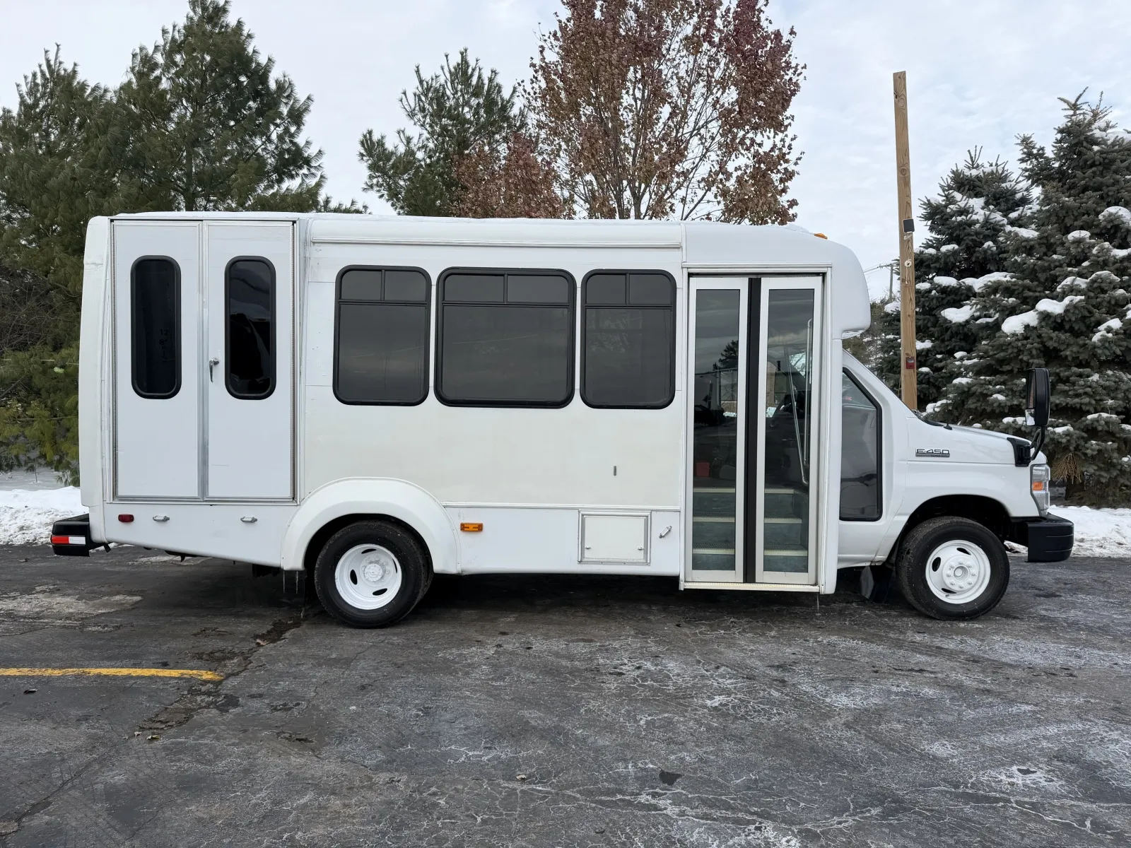 2017 Ford E-Series E-450 SD