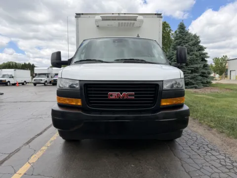 More photos of 2020 GMC 3500 12ft Box Truck at Signature Truck Center, IL