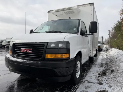 More photos of 2020 GMC 3500 12ft Box Truck at Signature Truck Center, IL