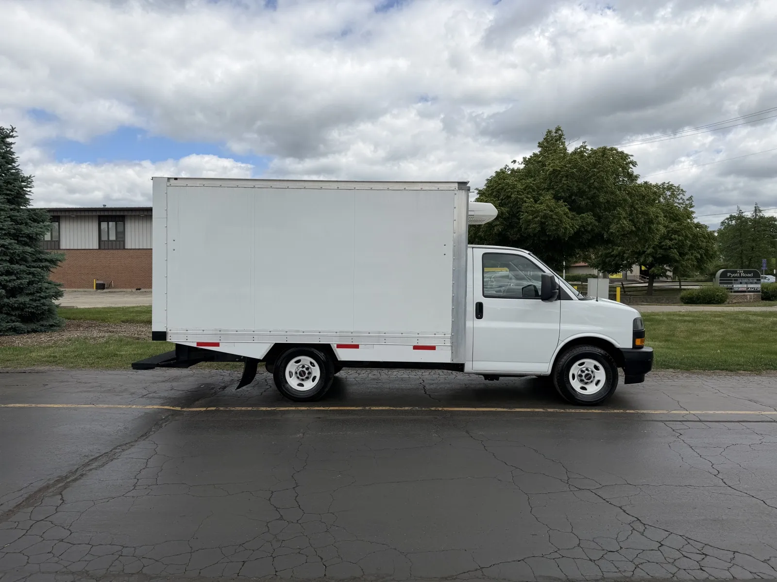 2020 GMC Savana 3500 139" WB's photo