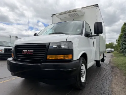 More photos of 2020 GMC 3500 12ft Box Truck at Signature Truck Center, IL