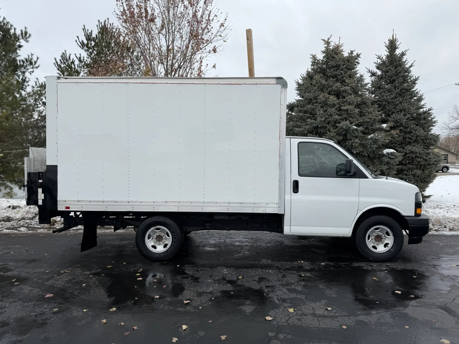 White 2020 Chevrolet 3500 12ft Box Truck with Lift Gate for sale in Crystal Lake, IL