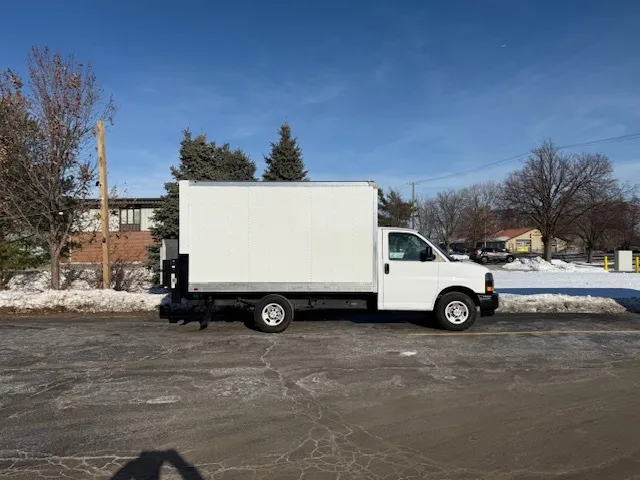 White 2020 Chevrolet 3500 12ft Box Truck with Lift Gate for sale in Crystal Lake, IL