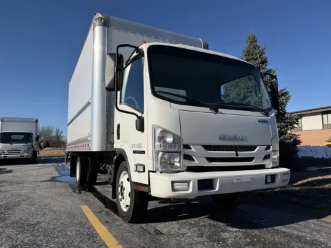 Another view of 2020 Isuzu 16 Ft NPR w/ Lift (GAS) for sale in Crystal Lake, IL at Signature Truck Center