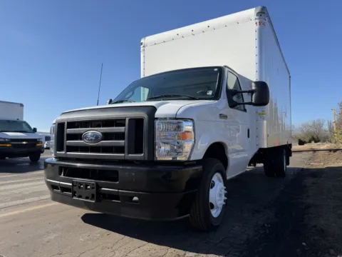 More photos of 2024 Ford E-350 16ft Box Truck with Lift Gate at Signature Truck Center, IL