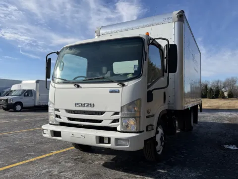 More photos of 2019 Isuzu NPR XD 16ft Box Truck with Lift Gate at Signature Truck Center, IL