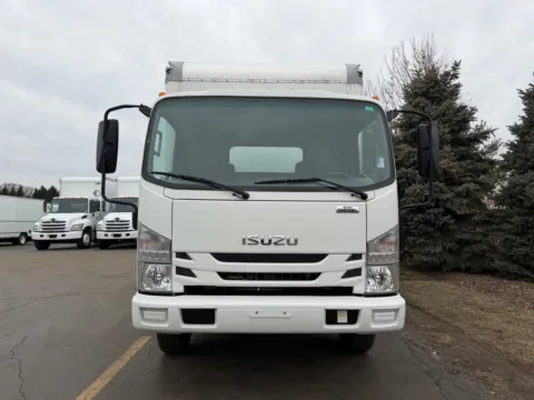 More photos of 2019 Isuzu NPR XD 16ft Box Truck with Lift Gate at Signature Truck Center, IL