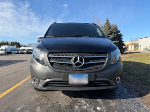 More photos of 2019 Mercedes-Benz Metris at Signature Truck Center, IL