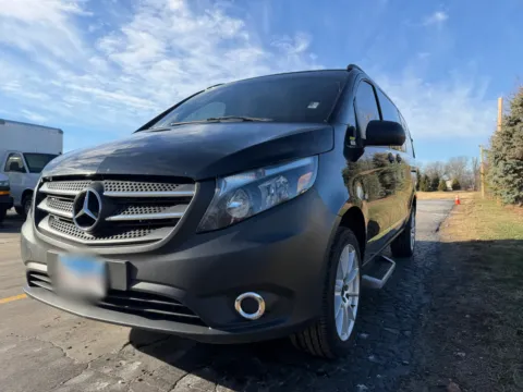 More photos of 2019 Mercedes-Benz Metris at Signature Truck Center, IL