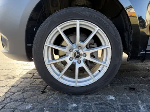 More photos of 2019 Mercedes-Benz Metris at Signature Truck Center, IL