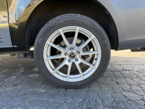 More photos of 2019 Mercedes-Benz Metris at Signature Truck Center, IL