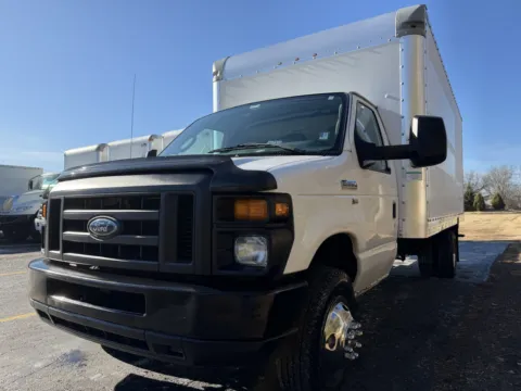 More photos of 2012 Ford E-350 16ft Box Truck at Signature Truck Center, IL