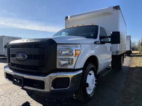 More photos of 2015 Ford F-350 12ft Box Truck at Signature Truck Center, IL
