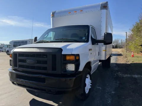 More photos of 2017 Ford E-350 16ft Box Truck at Signature Truck Center, IL