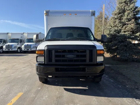 More photos of 2017 Ford E-350 16ft Box Truck at Signature Truck Center, IL