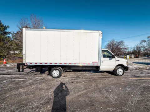 White 2019 Ford E-350 16ft Box Truck with Lift Gate for sale in Crystal Lake, IL