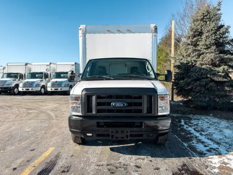 More photos of 2019 Ford E-350 16ft Box Truck with Lift Gate at Signature Truck Center, IL