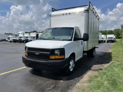 More photos of 2017 Chevrolet 3500 16ft Box Truck at Signature Truck Center, IL