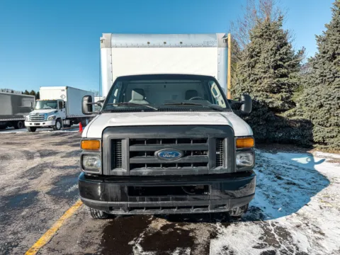 More photos of 2017 Ford E-350 16ft Box Truck at Signature Truck Center, IL