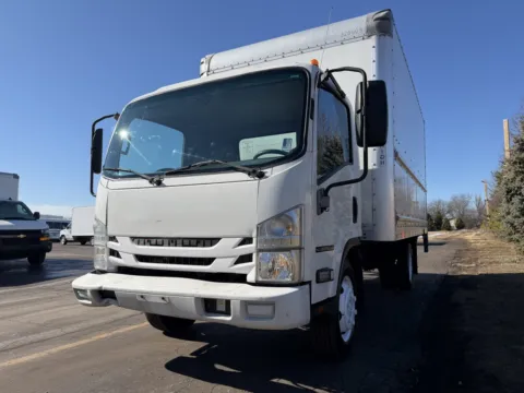 More photos of 2018 Isuzu NPR 16ft Box Truck with Lift Gate at Signature Truck Center, IL