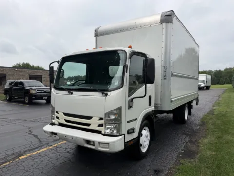 More photos of 2018 Isuzu NPR 16ft Box Truck with Lift Gate at Signature Truck Center, IL